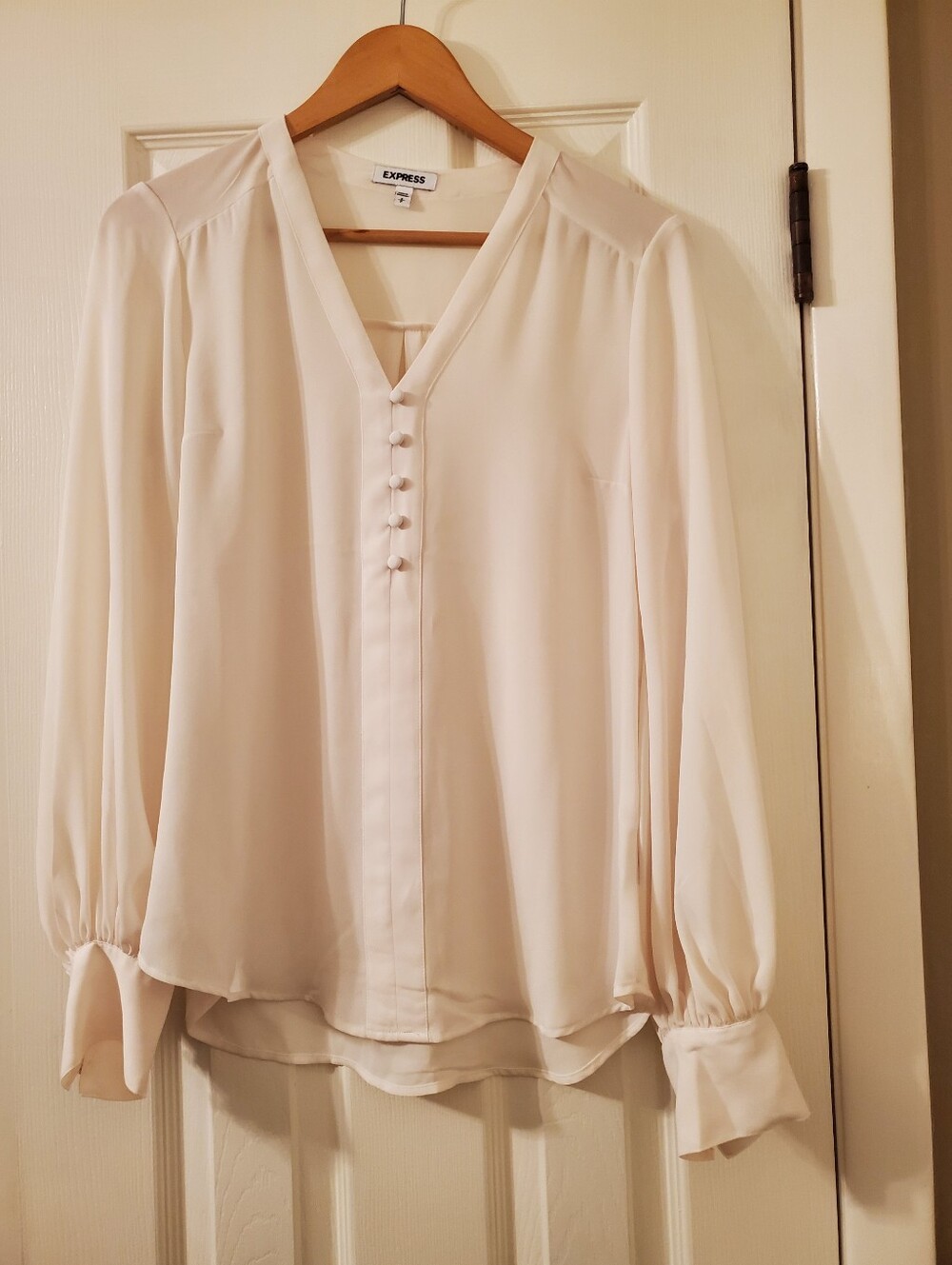 Express Offwhite V-Neck Covered-Button Long Sleeve Blouse Small Preowned